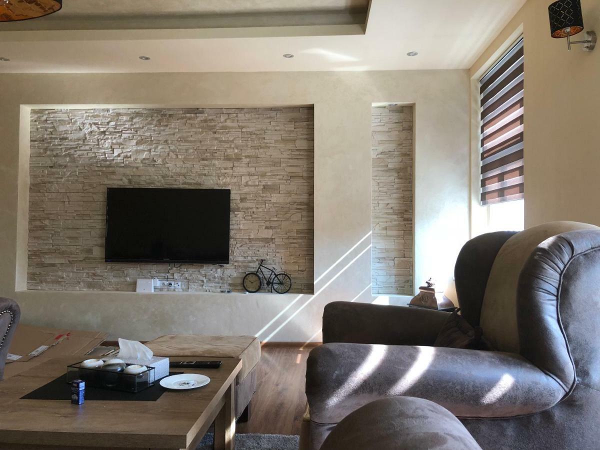 玛丽亚温泉Lili Apartman公寓 外观 照片