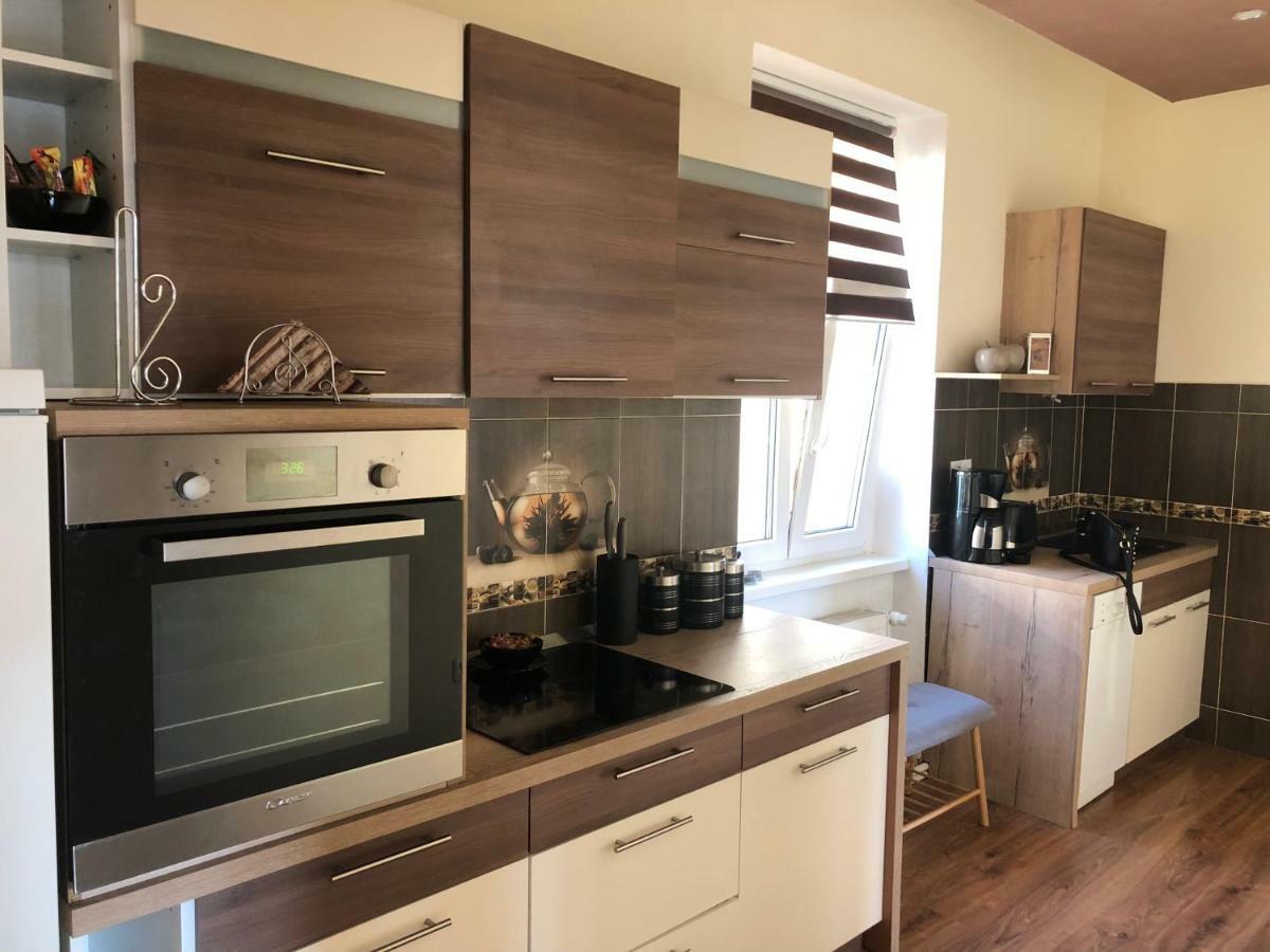 玛丽亚温泉Lili Apartman公寓 外观 照片