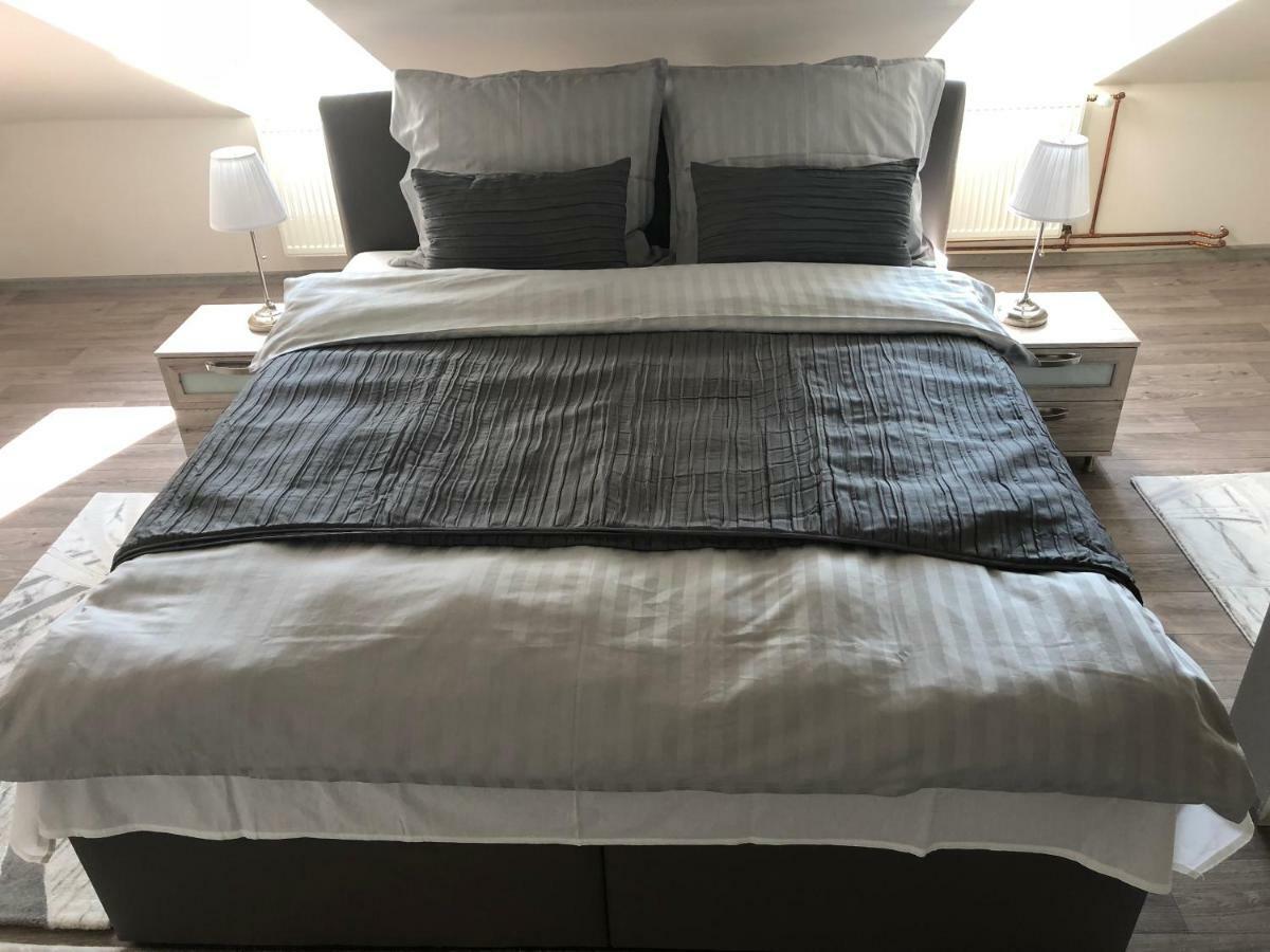 玛丽亚温泉Lili Apartman公寓 外观 照片